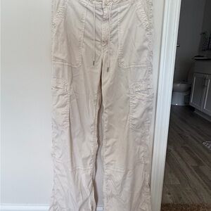 American Eagle Cream Stretch Cargo Pant